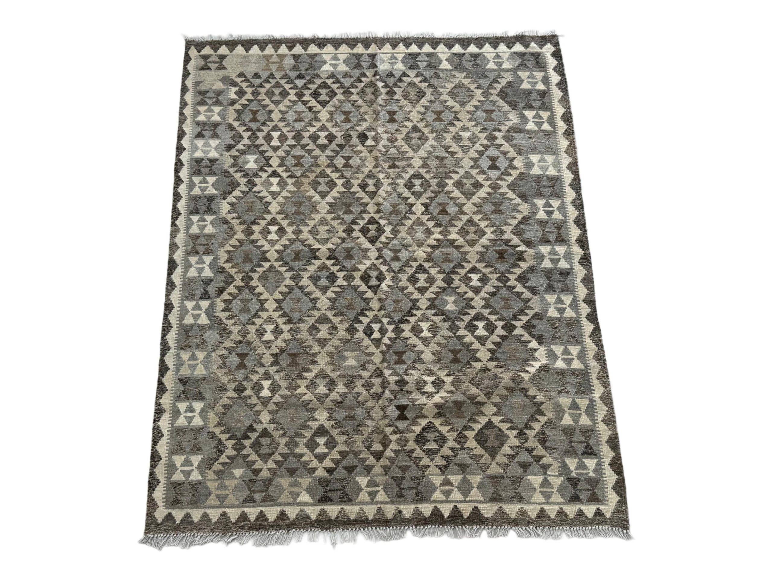 Handwoven Persian Kilim 203 x 160 CM