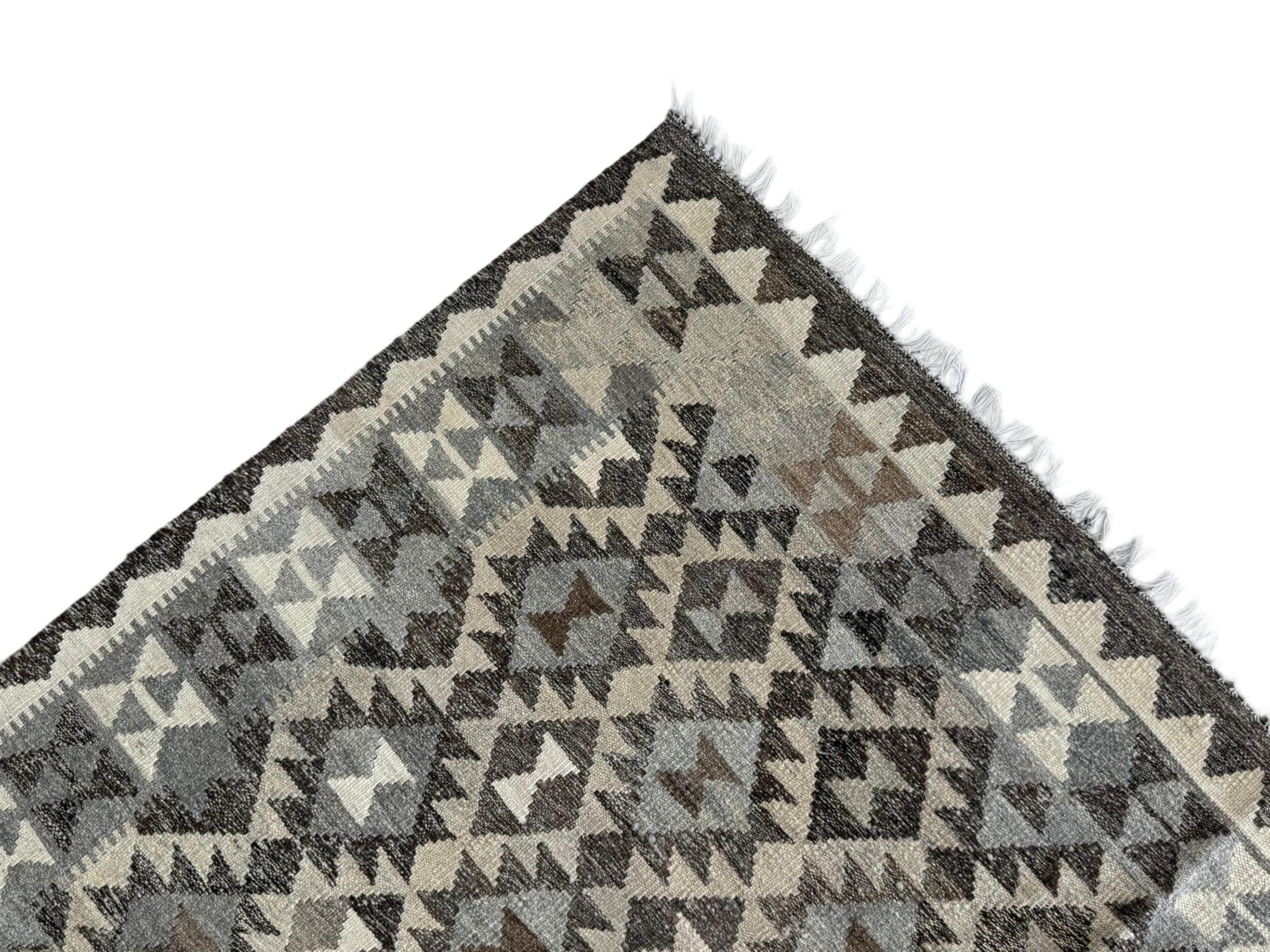 Handwoven Persian Kilim 203 x 160 CM - Image 3