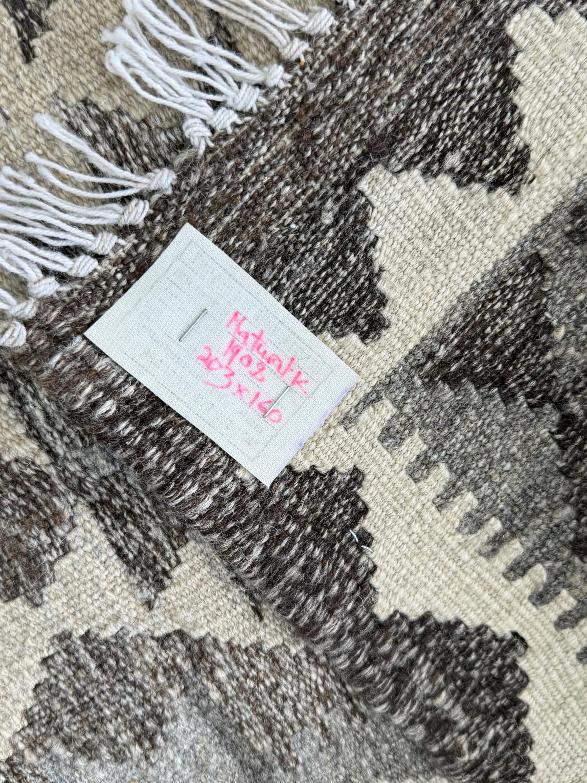 Handwoven Persian Kilim 203 x 160 CM - Image 4