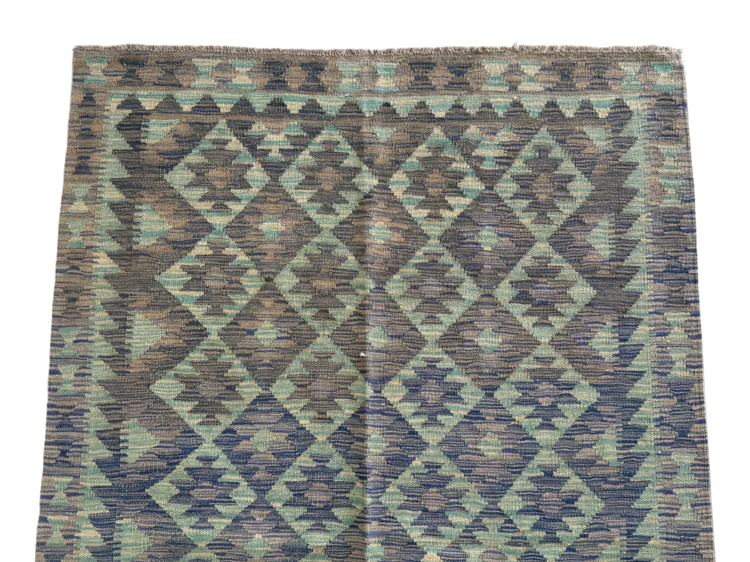 Handwoven Persian Kilim 193 x 128 CM - Image 2