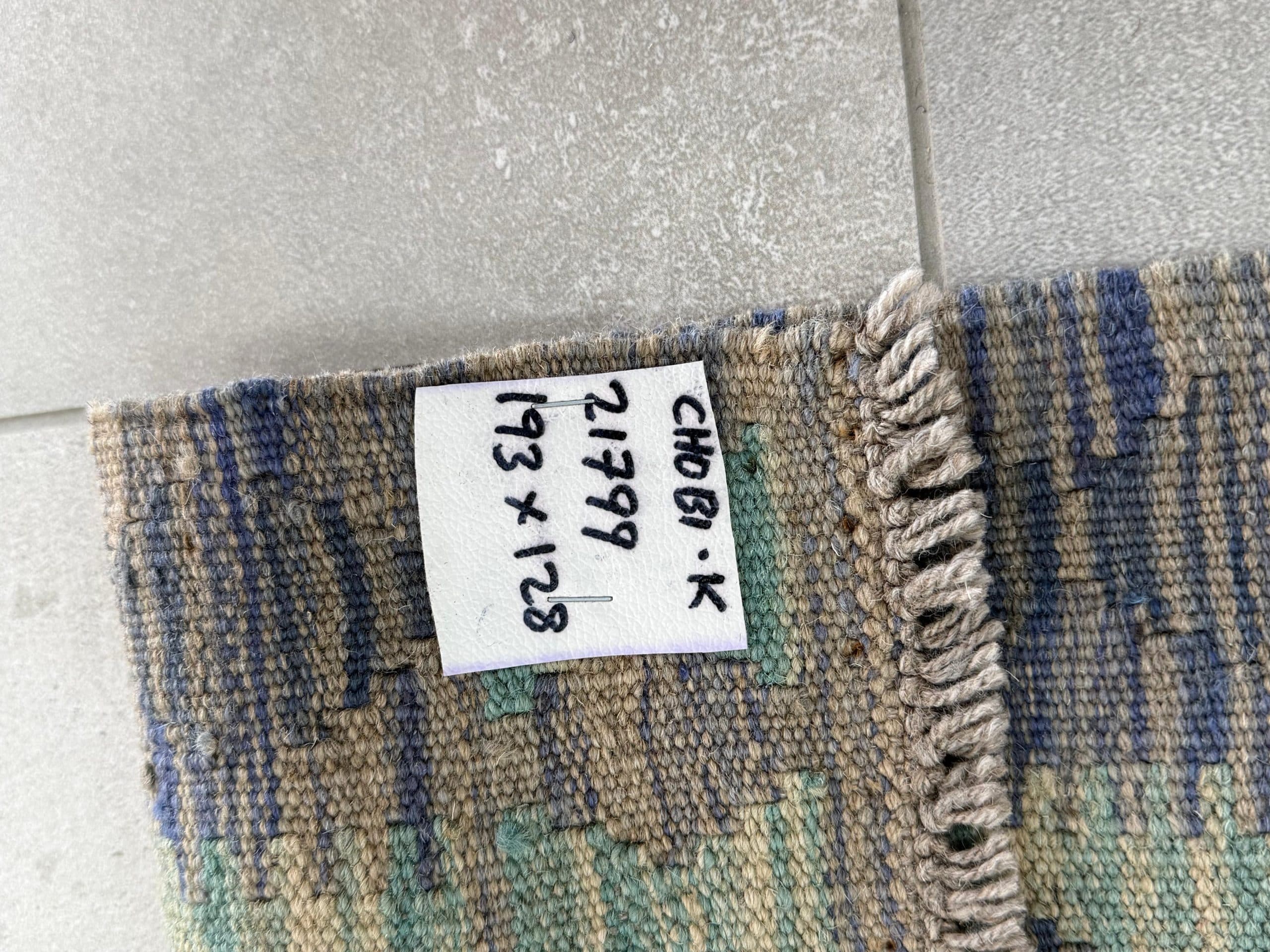 Handwoven Persian Kilim 193 x 128 CM - Image 4