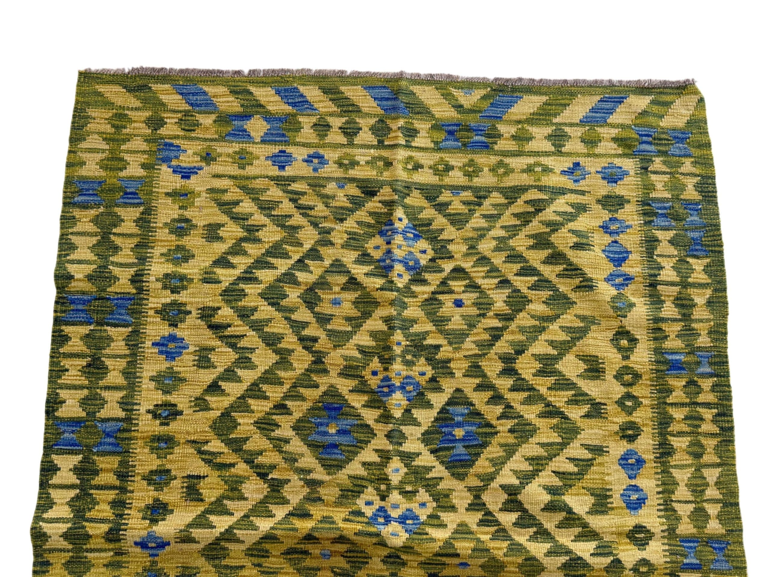 Handwoven Persian Kilim 188 x 138 CM - Image 2