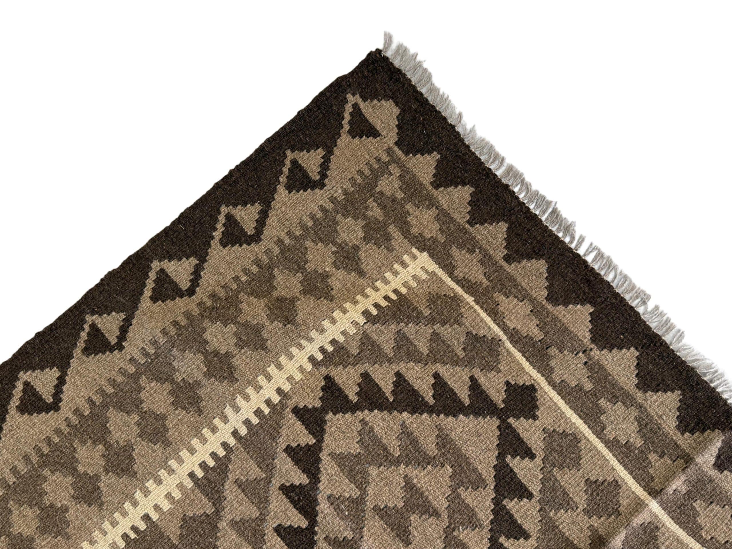 Handwoven Persian Kilim 195 x 143 CM - Image 2