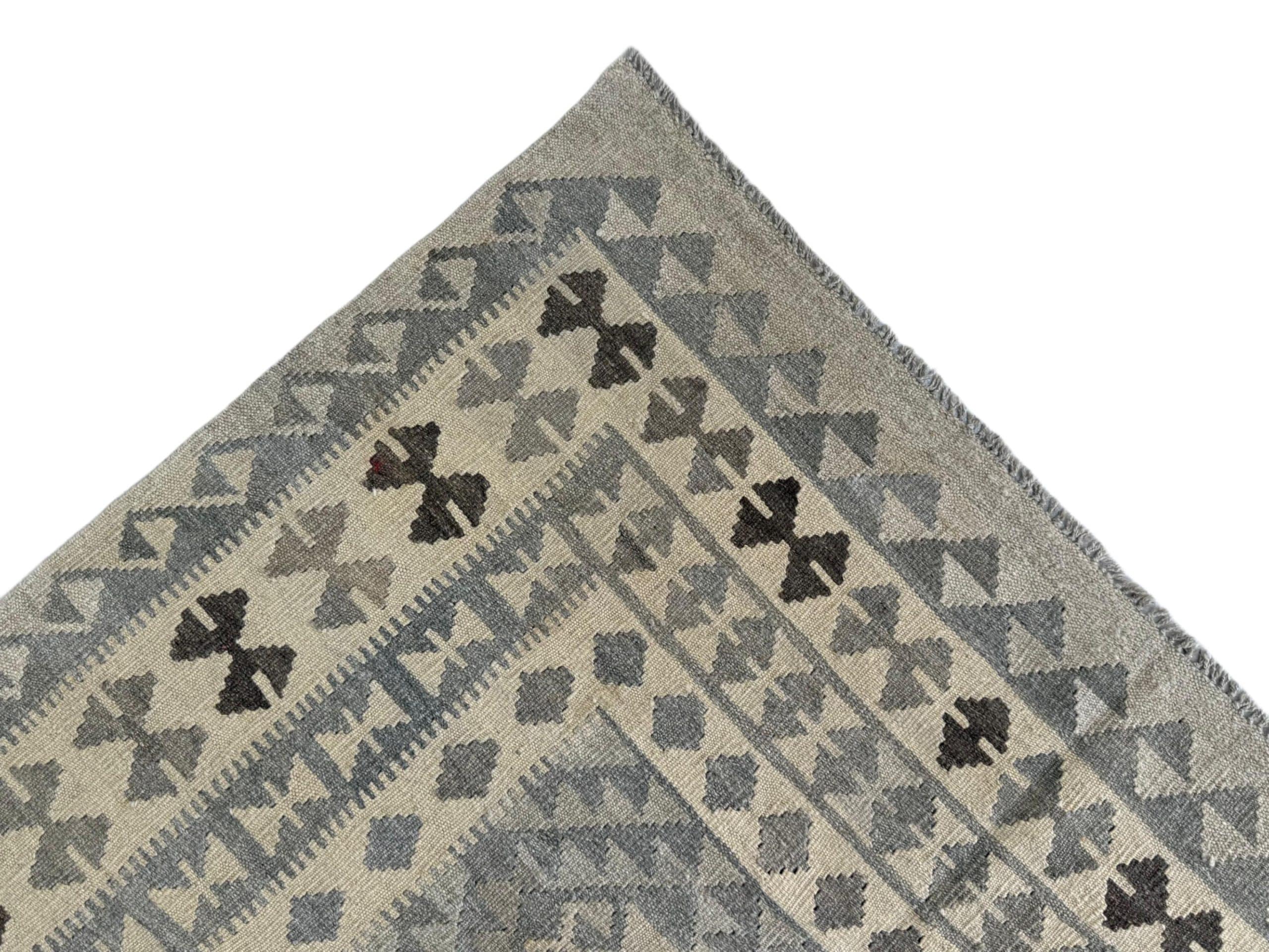 Handwoven Persian Kilim 199 x 148 CM - Image 2