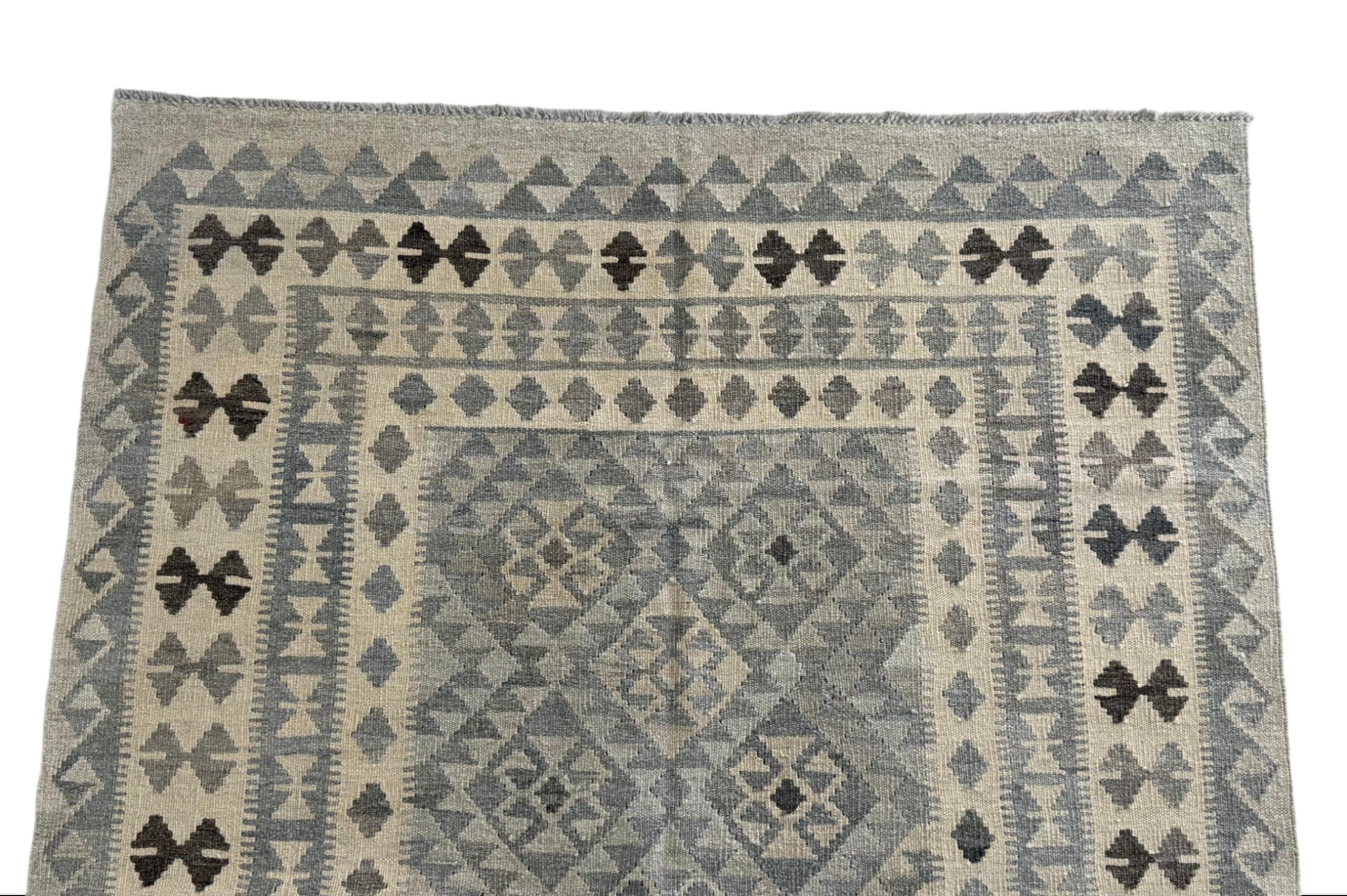 Handwoven Persian Kilim 199 x 148 CM - Image 3