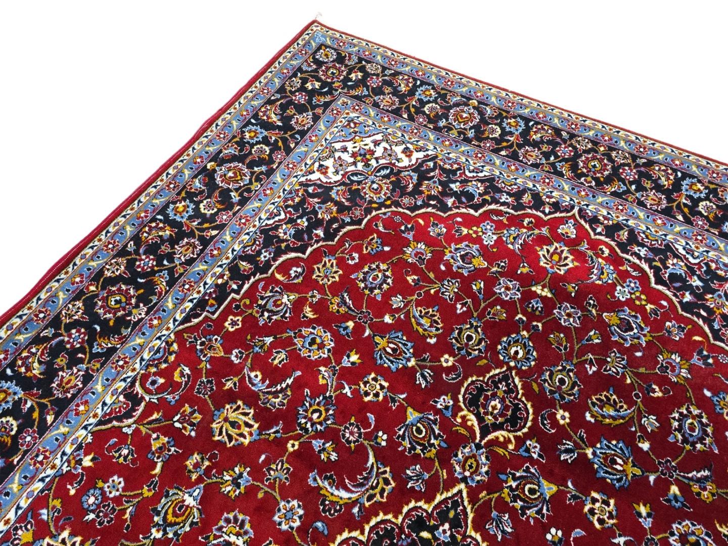 Pre-Loved Persian carpet 300 x 200 CM - Image 3