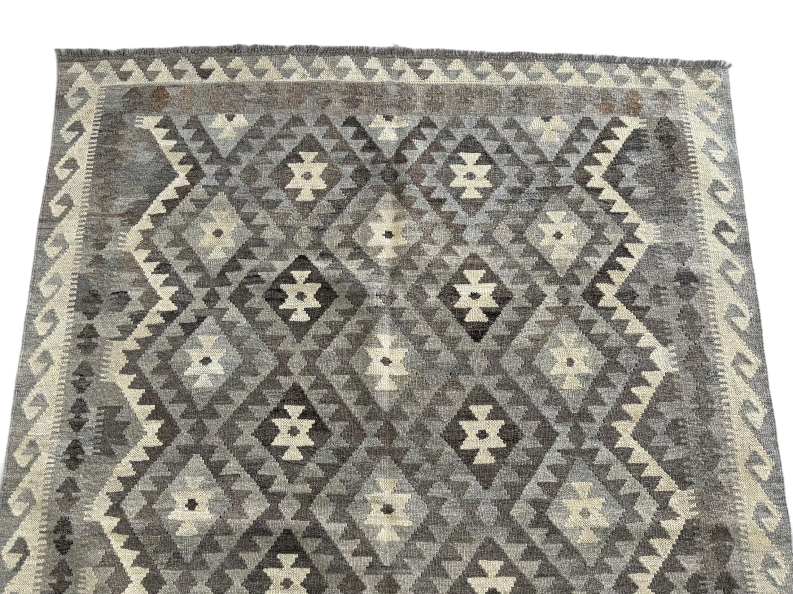 Handwoven Persian Kilim 210 x 158 CM - Image 2