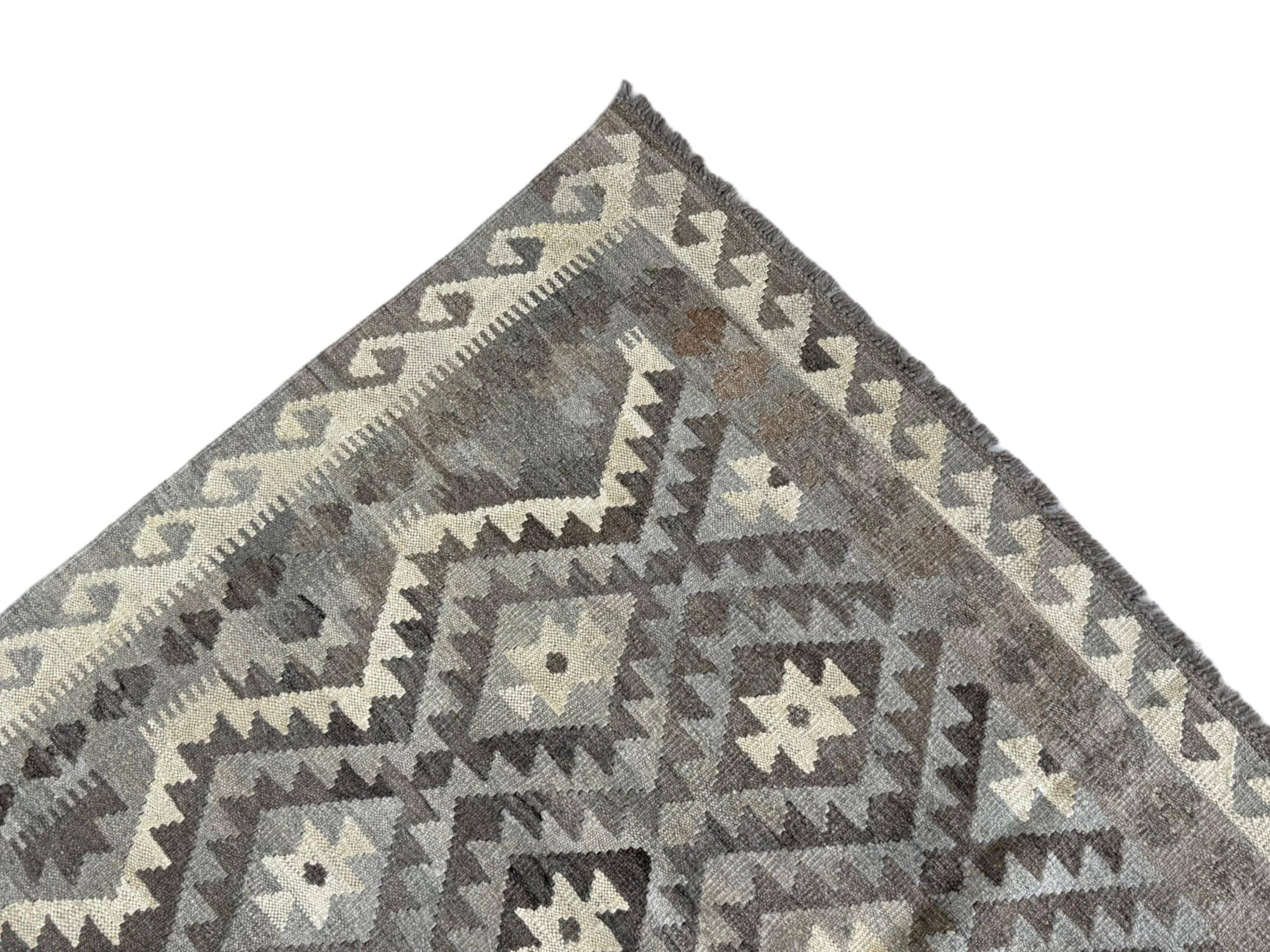 Handwoven Persian Kilim 210 x 158 CM - Image 3