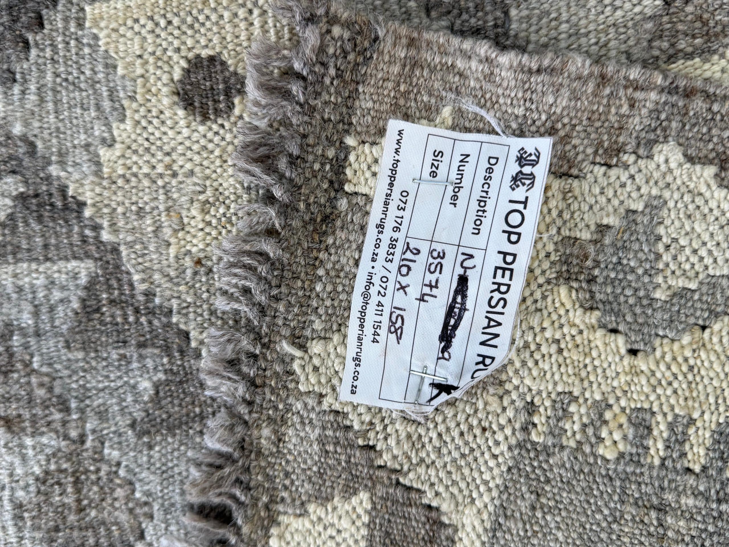 Handwoven Persian Kilim 210 x 158 CM - Image 4