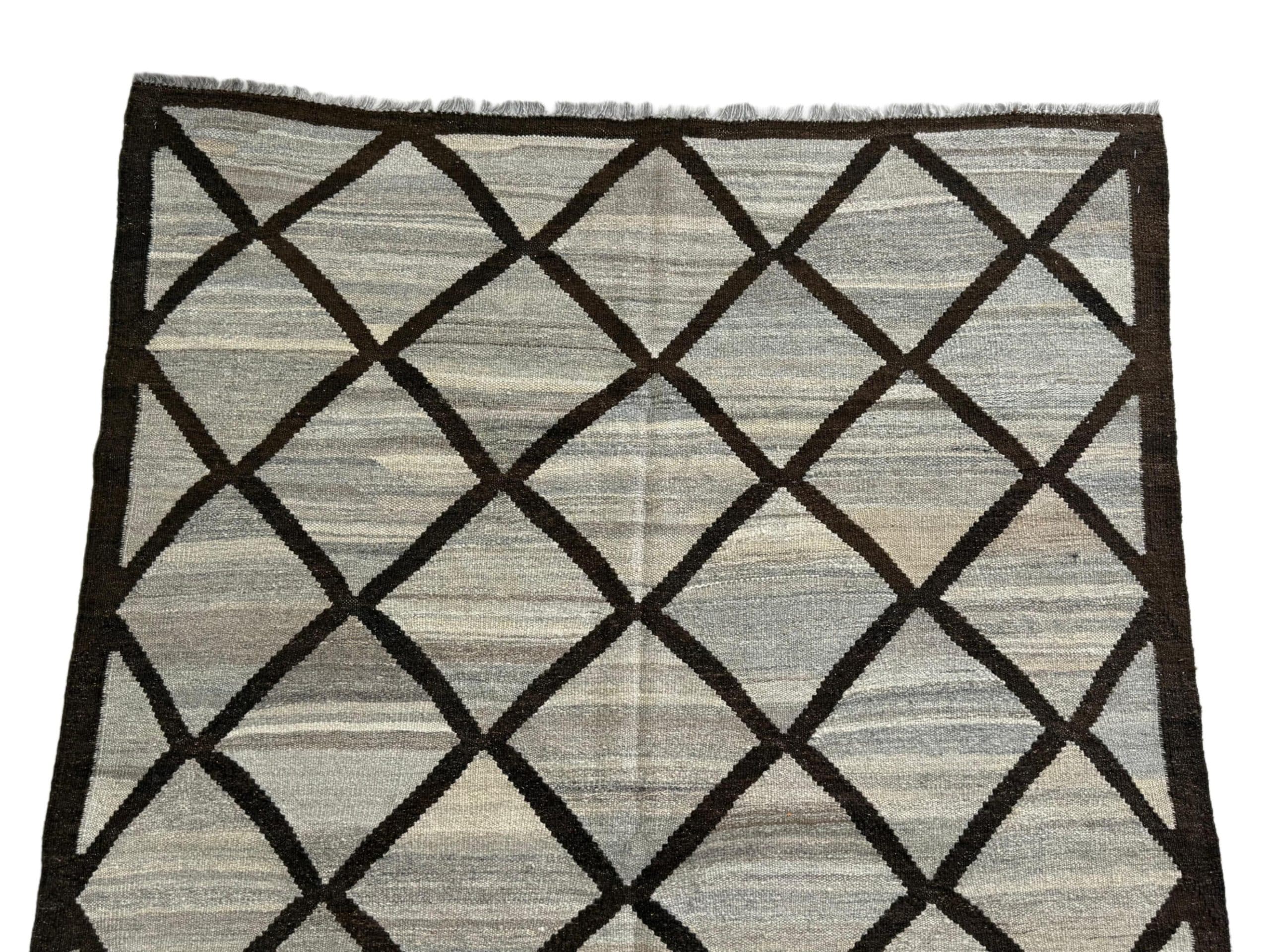 Handwoven Persian Kilim 205 x 148 CM - Image 2