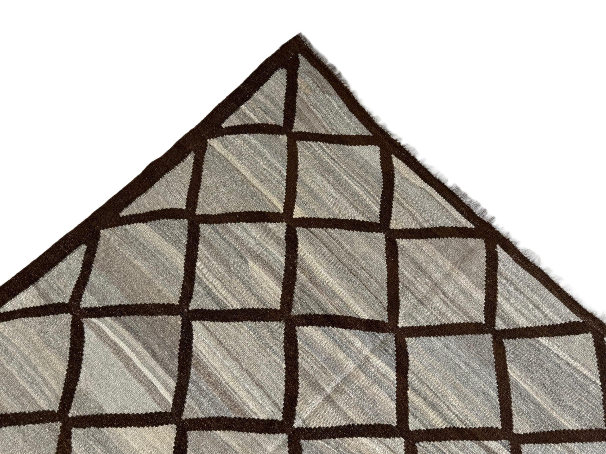 Handwoven Persian Kilim 205 x 148 CM - Image 3