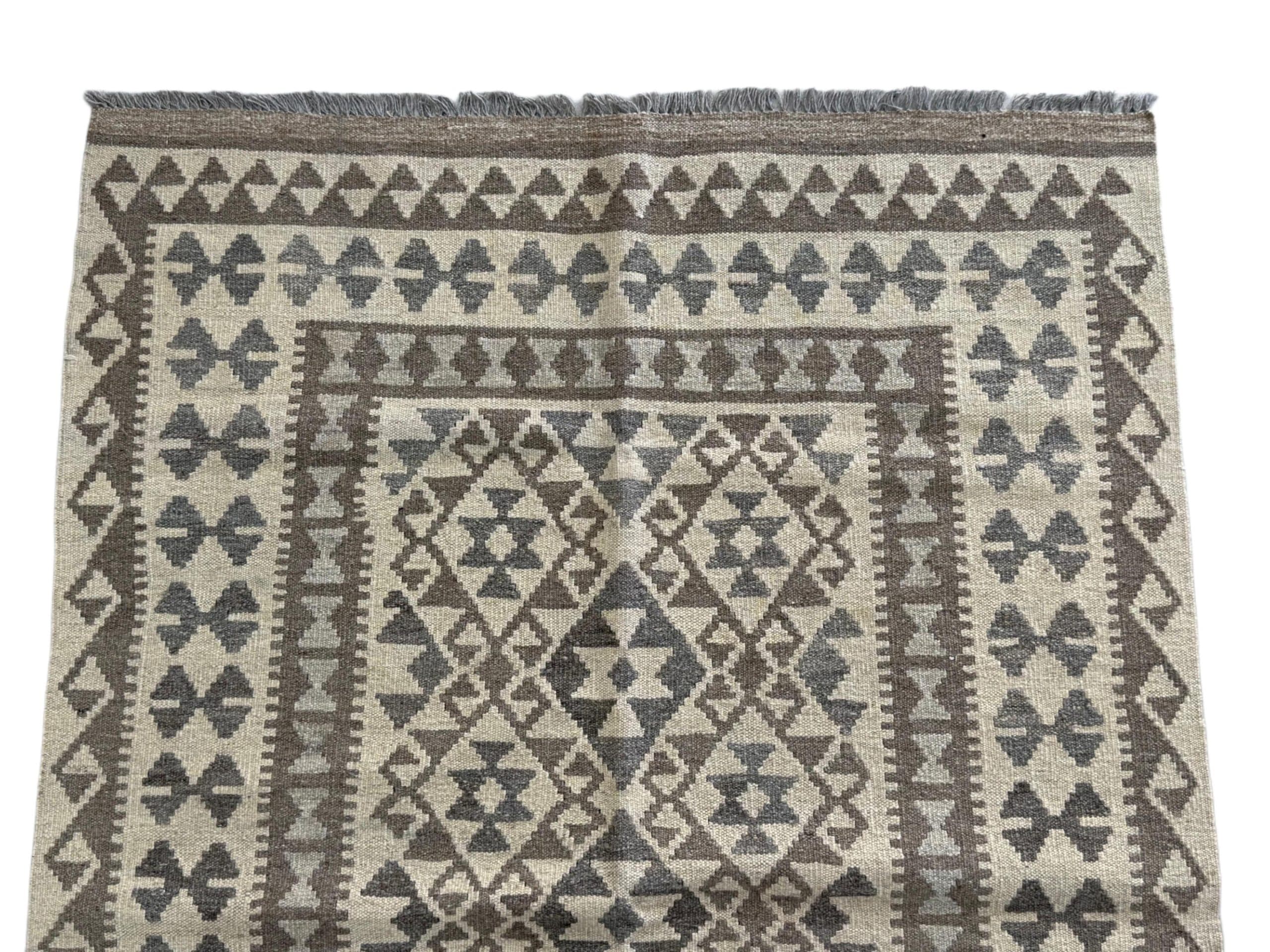 Handwoven Persian Kilim 180 x 122 CM - Image 2