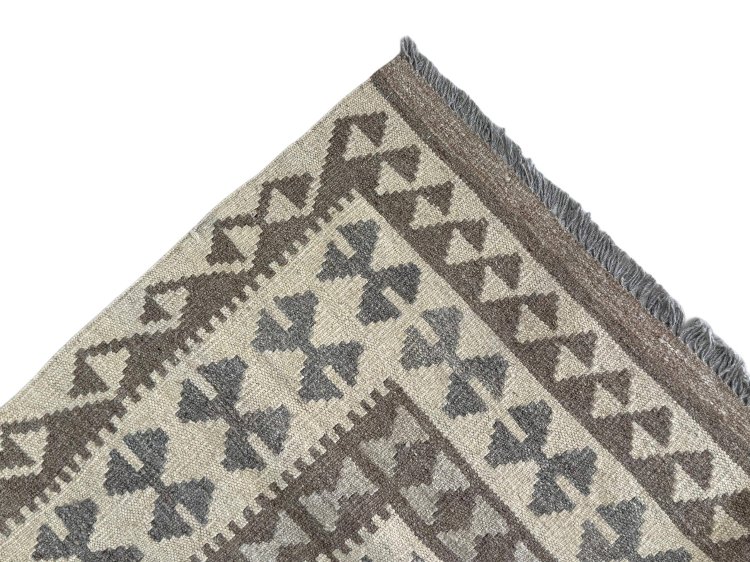 Handwoven Persian Kilim 180 x 122 CM - Image 3