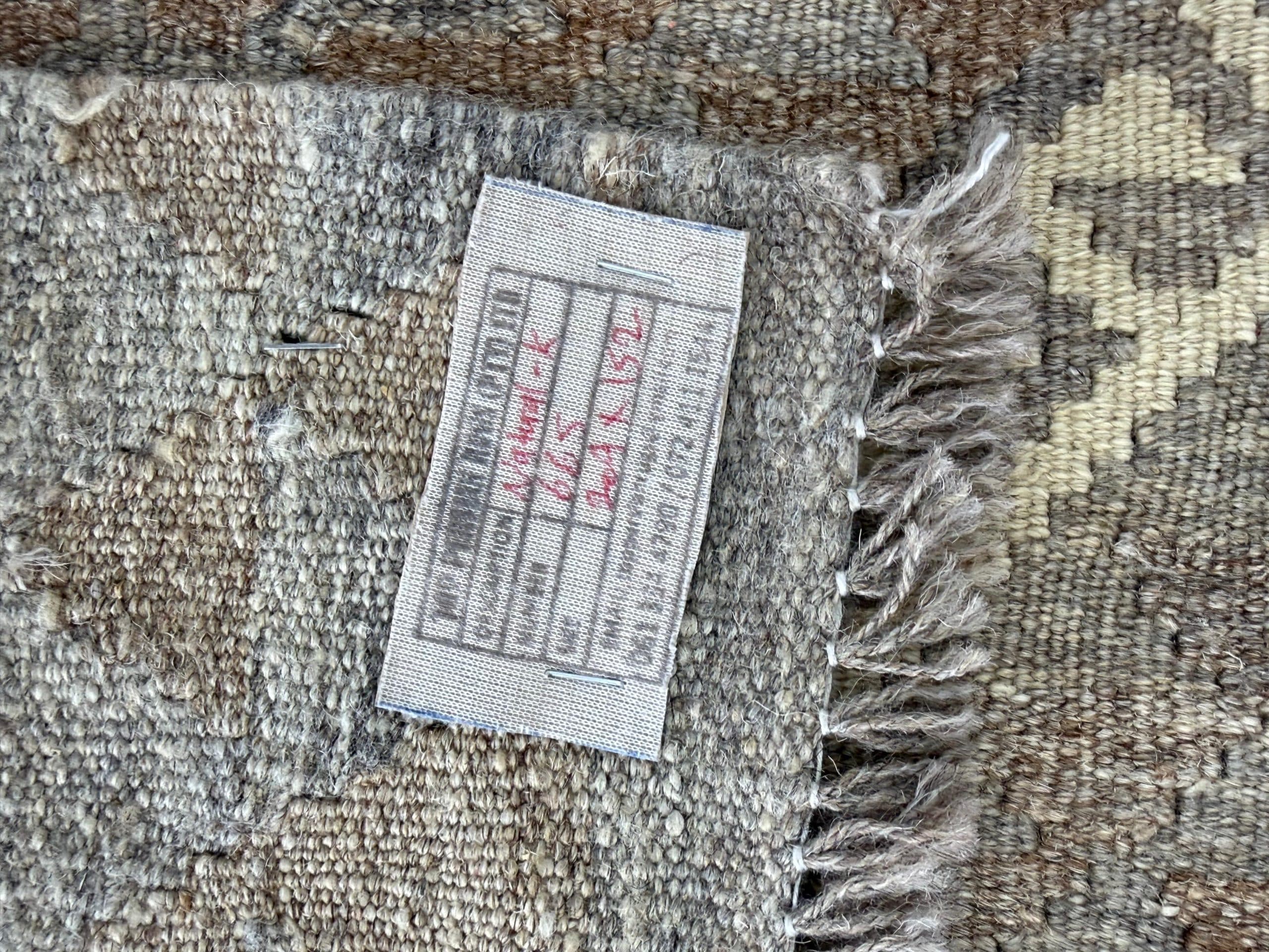 Handwoven Persian Kilim 209 x 152 CM - Image 4